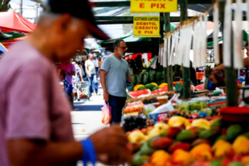 Inflação desacelera a 0,58% em maio, mas alimentos ainda pressionam