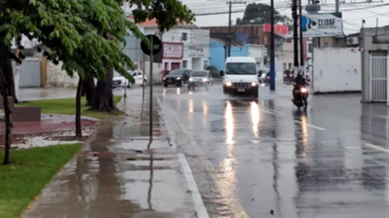 Inmet alerta para chuvas intensas em todos os 102 municípios de Alagoas até sábado