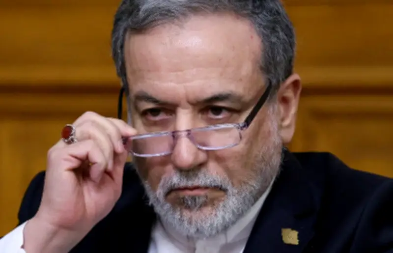 Irã mantém contatos com EUA, afirma ministro iraniano