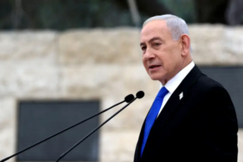 Israel ataca usina petroquímica no Irã e Trump pede moderação