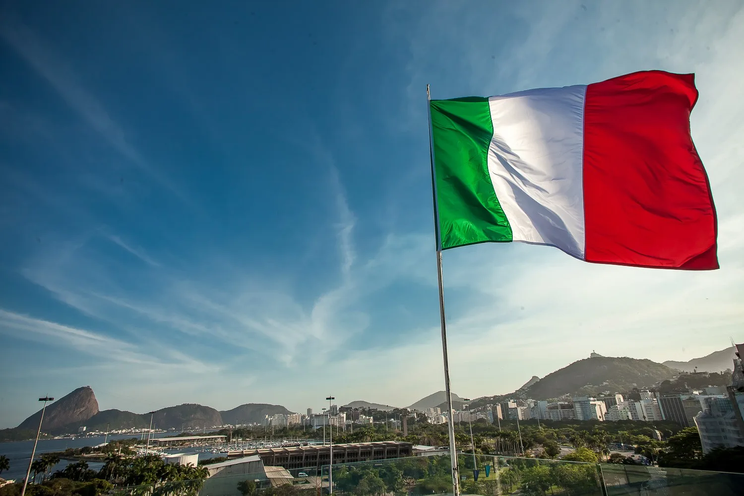 Itália promulga lei que restringe cidadania a filhos e netos de italianos