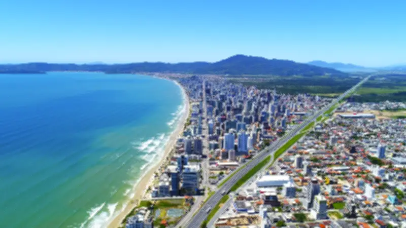 Itapema supera Balneário Camboriú e lidera ranking de preço por m² no Brasil