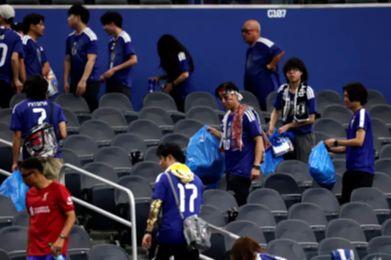 Jameis Winston ajuda torcedores japoneses a limpar estádio na Copa