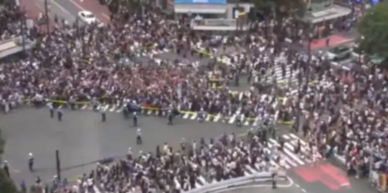 Japoneses invadem Shibuya após goleada no milésimo jogo da Copa