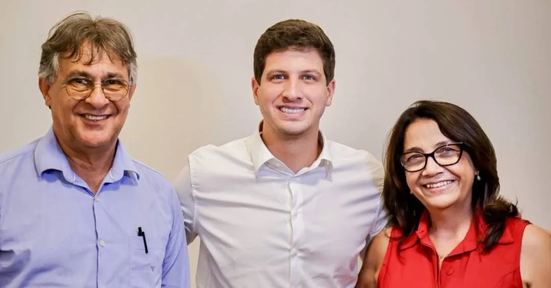 João Campos firma aliança com prefeita do PL em Pernambuco