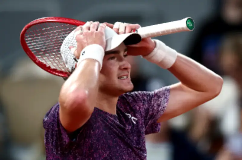 João Fonseca cai nas quartas em Roland Garros e fatura R$ 2,77 milhões