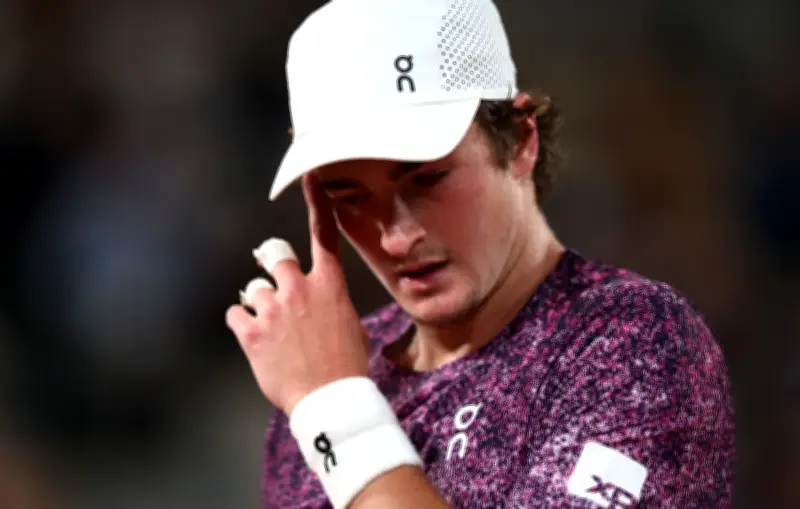 João Fonseca sonha com final inédita em Roland Garros após eliminar Ruud