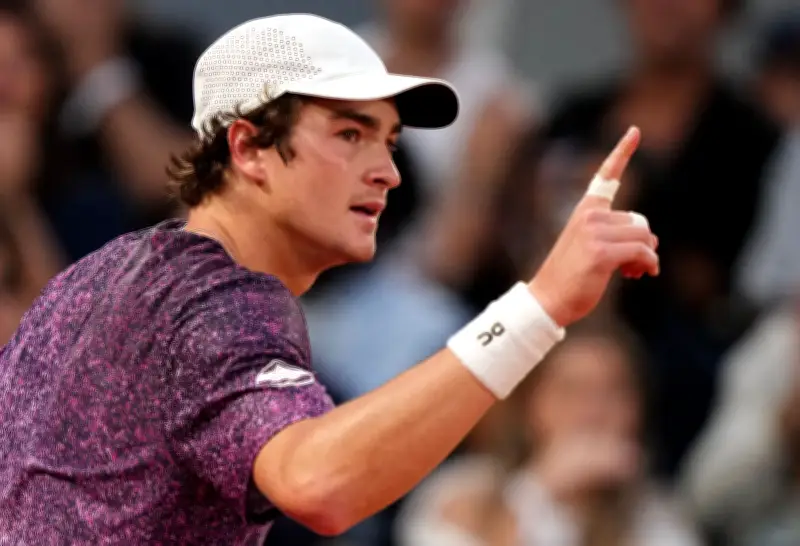 Jornalistas estrangeiros se rendem a João Fonseca em Roland Garros e preveem carreira vitoriosa