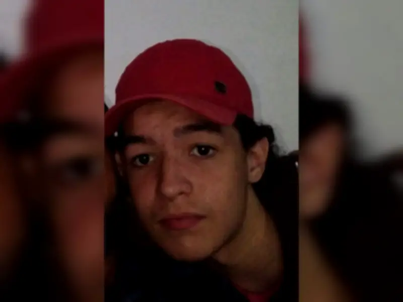 Jovem de 19 anos mata pai e madrasta a facadas durante crise de abstinência