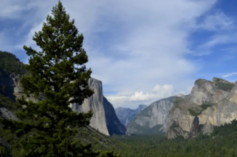 Jovem morre arrastado por correnteza em cachoeira de 180 m em Yosemite