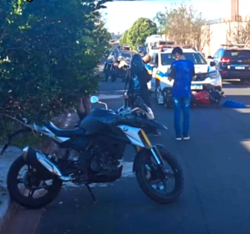 Jovem preso após furtar moto BMW e bater em viatura em Uberlândia