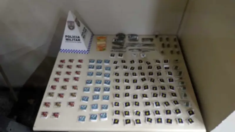 Jovens são presos por tráfico de drogas em Paraty