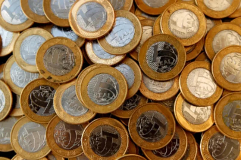 Juros futuros sobem com ata do Copom e dólar; curva opera em alta