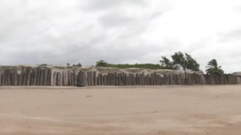 Justiça autoriza demolição de muro que bloqueia acesso à praia em Pernambuco