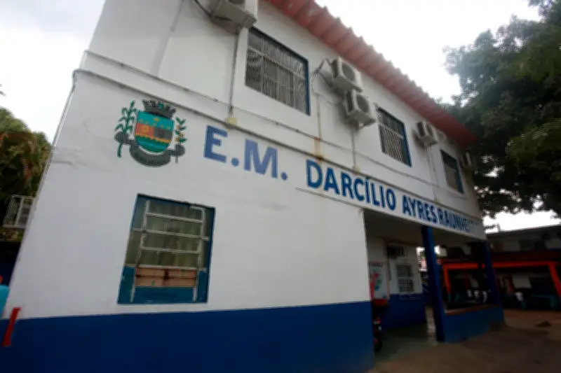 Justiça condena Light a pagar R$ 100 mil por deixar 15 mil alunos sem aula