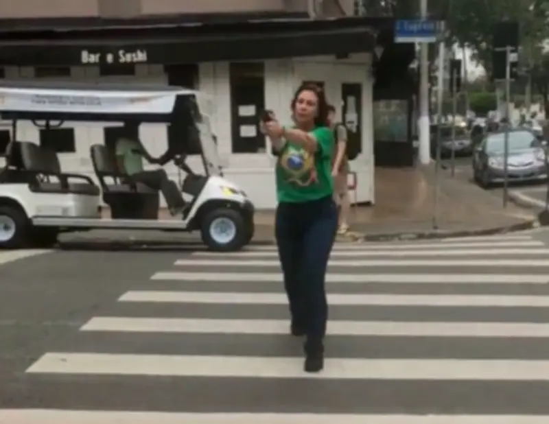Justiça manda prender jornalista perseguido por Carla Zambelli