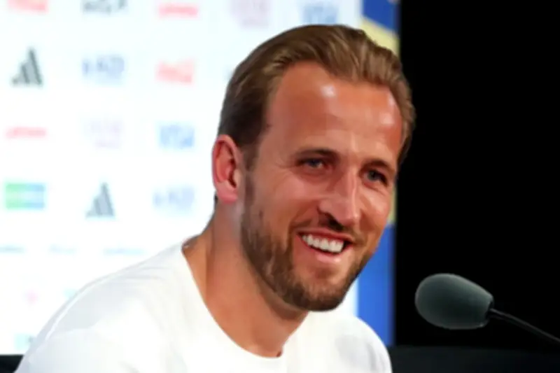 Kane celebra melhor temporada antes da estreia na Copa 2026