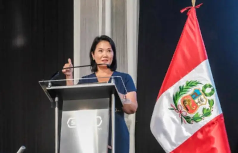 Keiko Fujimori reassume liderança na apuração do segundo turno no Peru