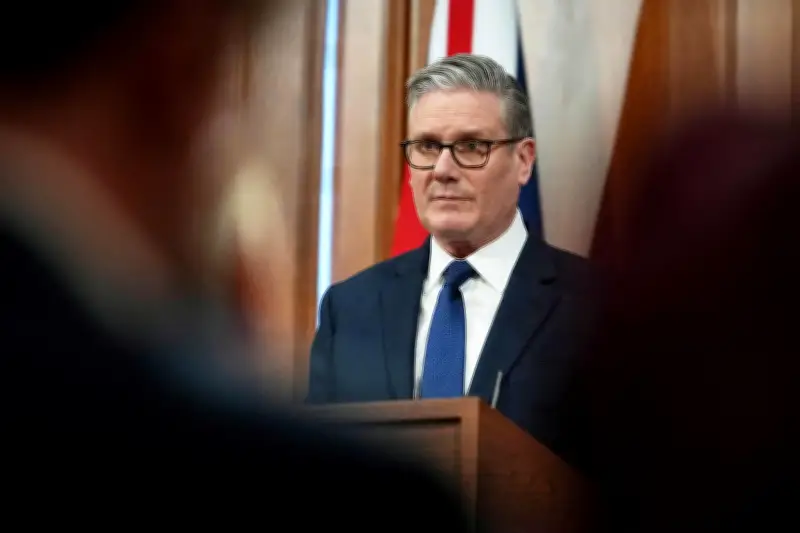 Keir Starmer anunciará renúncia nesta segunda, diz jornal britânico