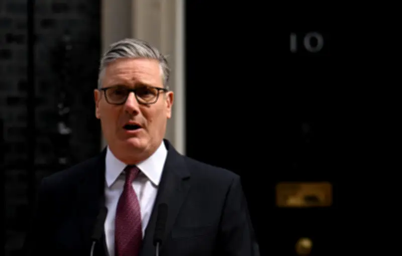 Keir Starmer renuncia ao cargo de primeiro-ministro do Reino Unido