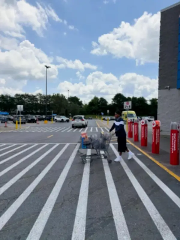 Lamine Yamal faz compras em supermercado nos EUA sem ser reconhecido