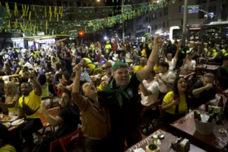 Lapa celebra vitória do Brasil com gols e cerveja em dobro