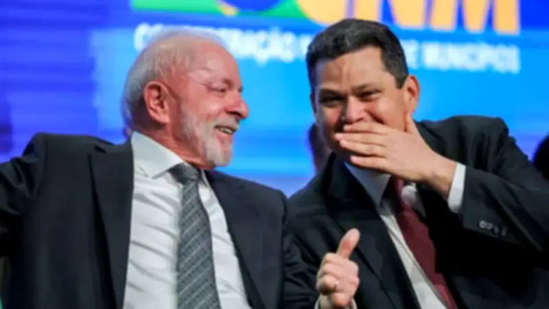 Líder do governo no Senado diz a Lula que pautas dependem de conversa com Alcolumbre