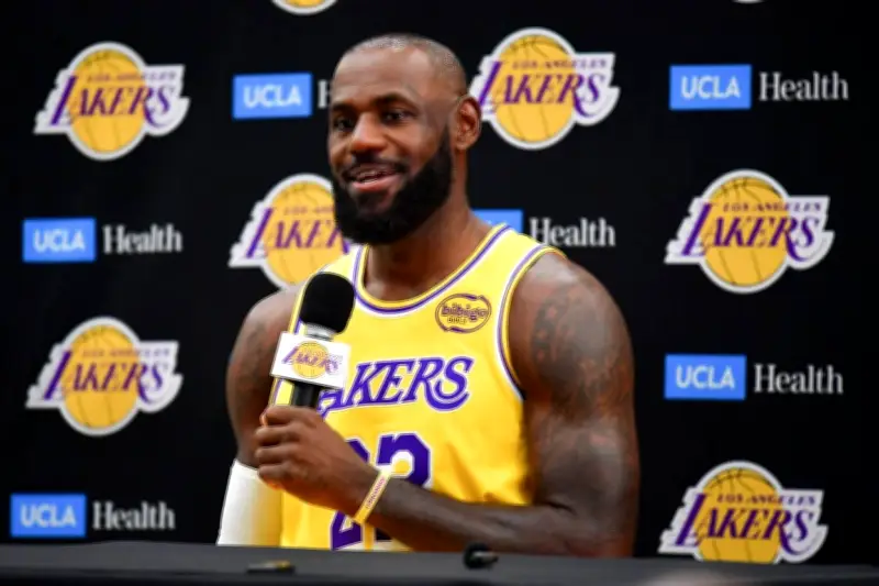 LeBron James deixa Lakers após oito temporadas e título de 2020