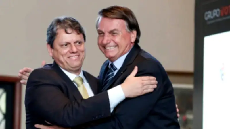 Lei de Tarcísio nomeia viaduto da Imigrantes com nome da mãe de Bolsonaro