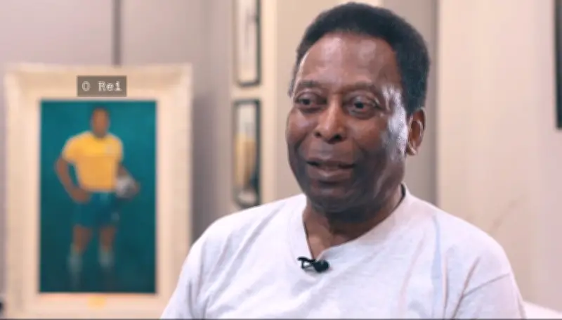 Leilão de itens de Pelé ultrapassa R$ 38 milhões; camisa de 1958 é destaque