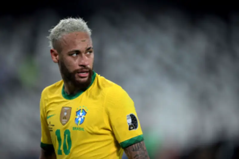 Lesão de Neymar na panturrilha exige cuidado redobrado para evitar recidivas