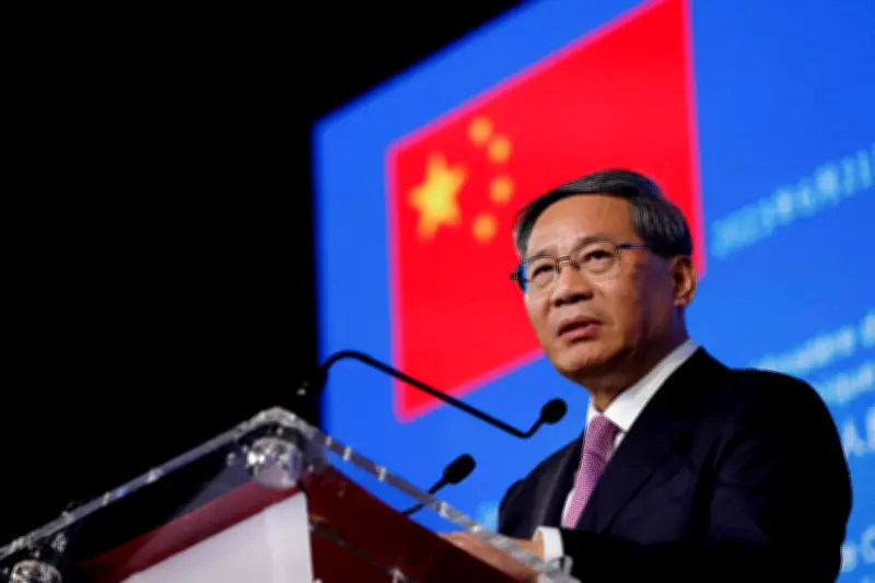 Li Qiang alerta: humanidade pode 'perder controle' da IA sem regulação