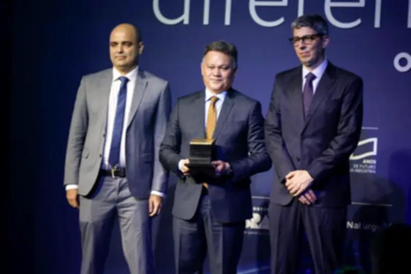 Lincoln Gakiya recebe Prêmio Faz Diferença 2025 no Rio