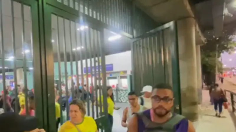 Linha Sul do Metrô do Recife para por falta de trens