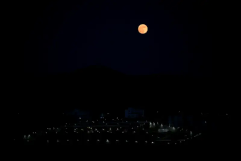 Lua de Morango: fenômeno não deixa satélite rosado; saiba como observar