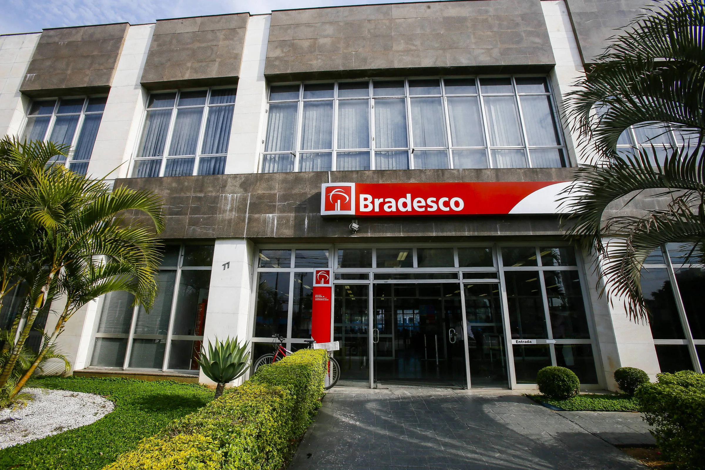 Lucro do Bradesco sobe para R$ 6,8 bi no 1º trimestre, mas ações caem