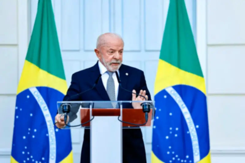Lula diz que nunca teve problema com Forças Armadas e defende prioridade na defesa
