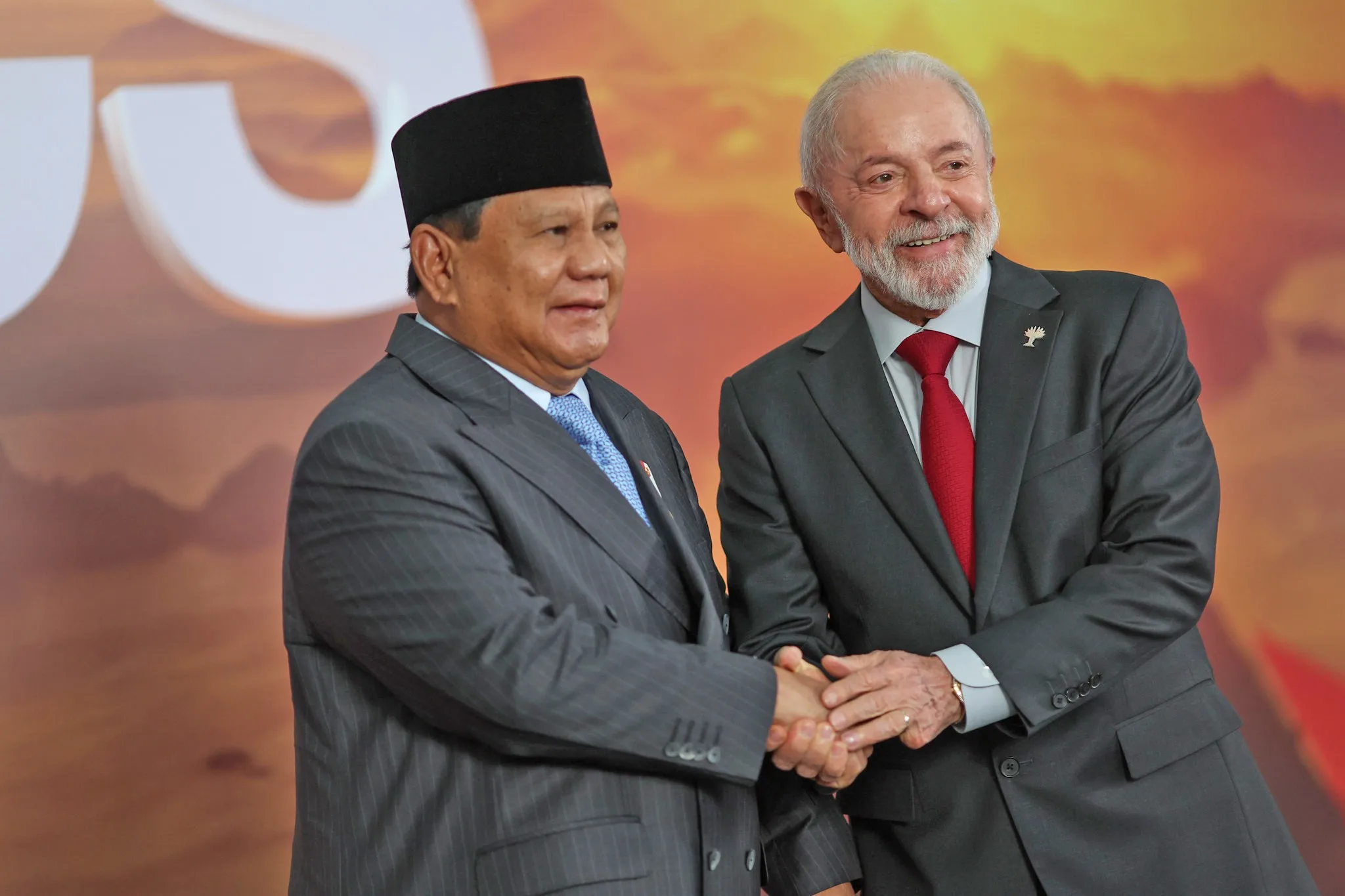 Lula agradece presidente da Indonésia em cúpula do Brics após tragédia com brasileira