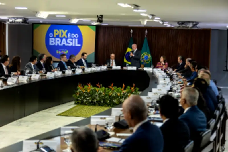 Lula envia recado a ministros que agem por conta própria em reunião