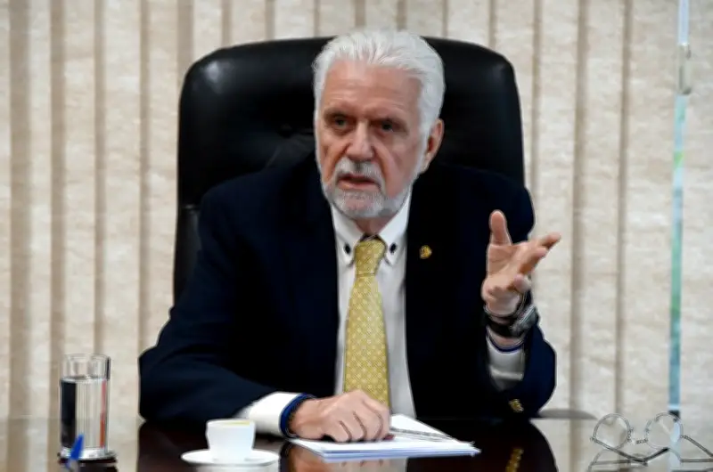Lula espera que Jaques Wagner deixe liderança do Senado