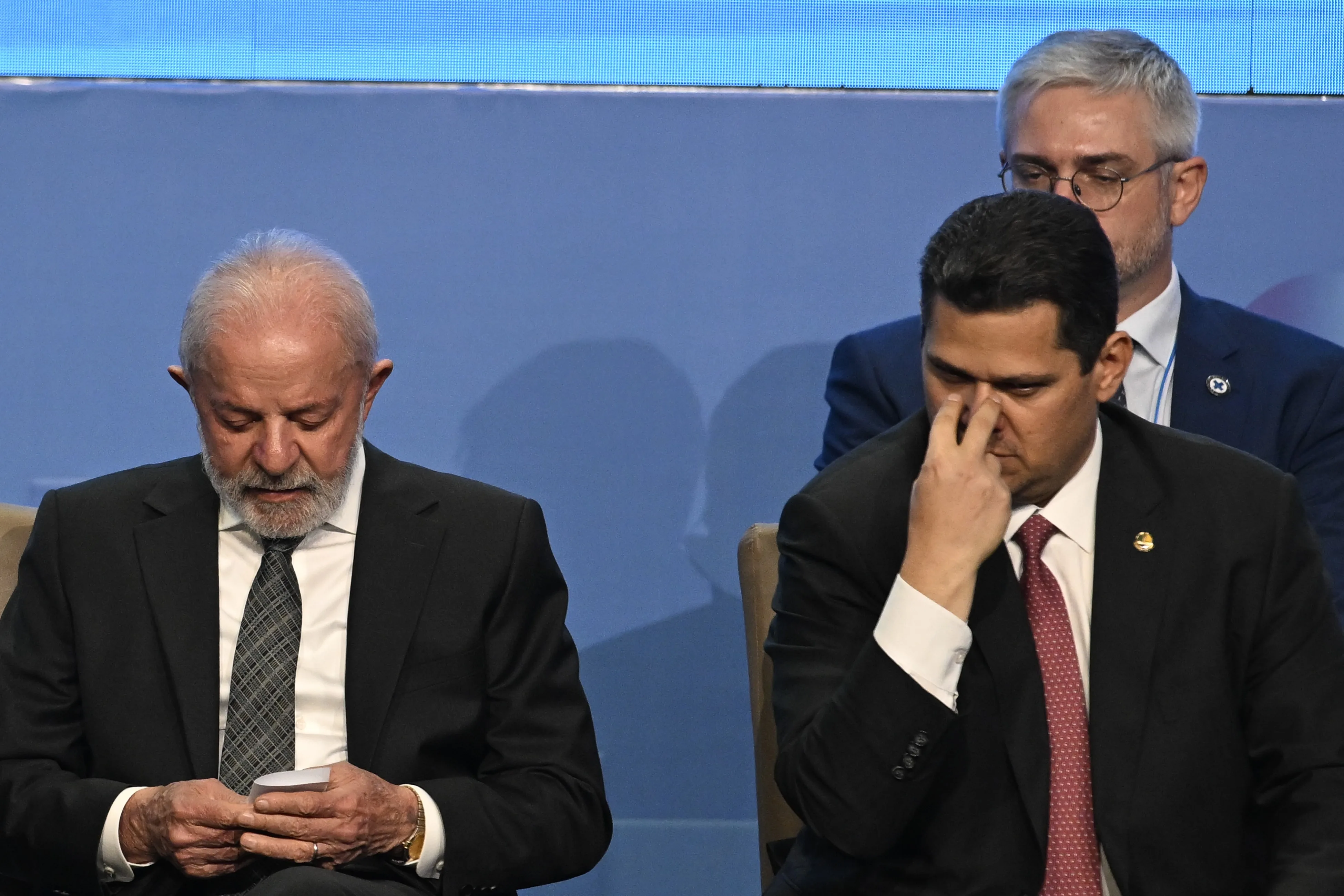 Lula evita confronto com Alcolumbre e deixa vaga no STF em aberto após derrota de Messias