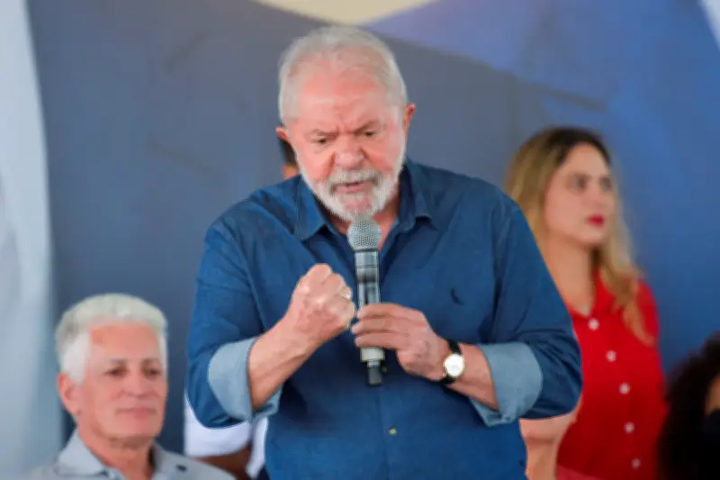 Lula inaugura hospitais em MG enquanto PT decide candidatura