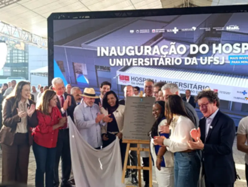 Lula inaugura Hospital Universitário em Divinópolis e anuncia duplicação da BR-494