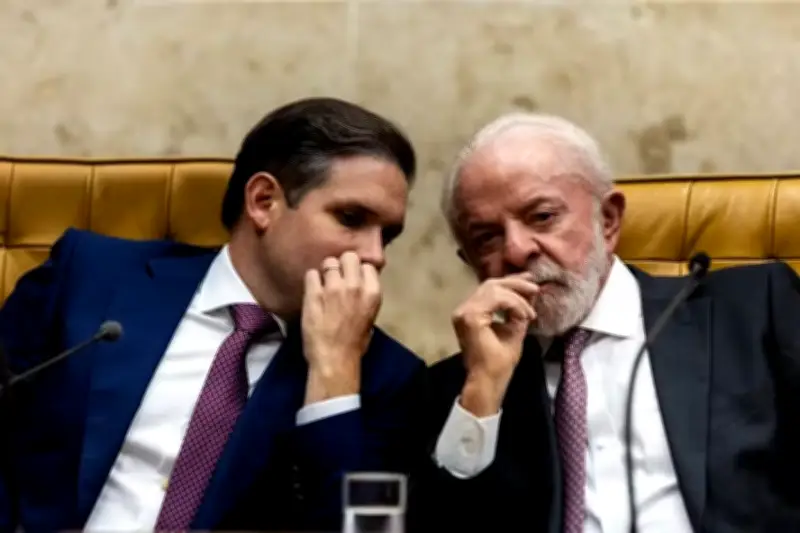 Lula liga para Hugo Motta e agradece aprovação da PEC que acaba com escala 6x1