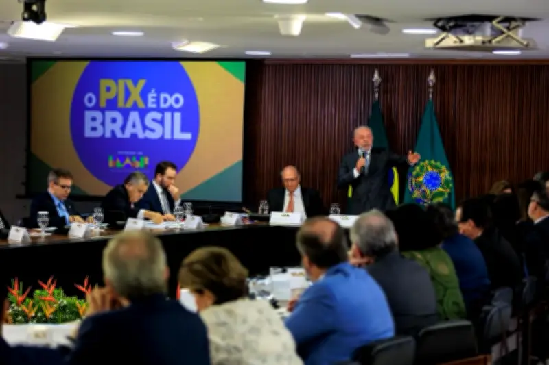 Lula orienta ministros a não apresentarem novidades até fim das eleições