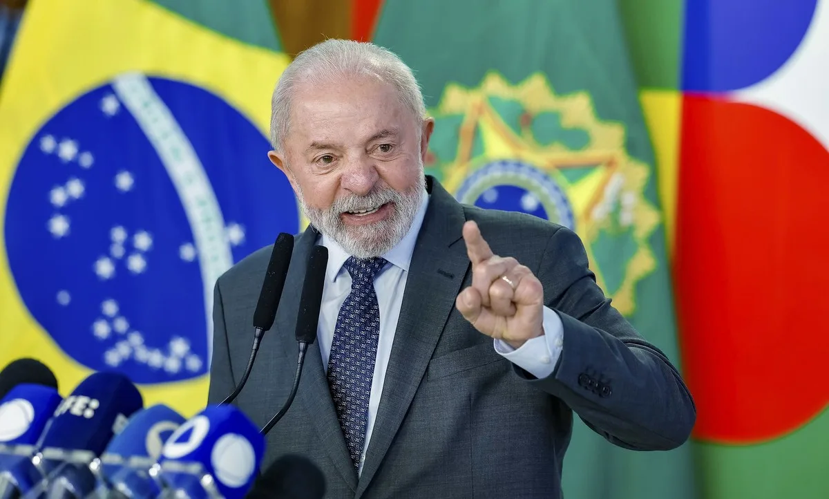 Lula defende regulamentação de redes sociais como combate à desinformação