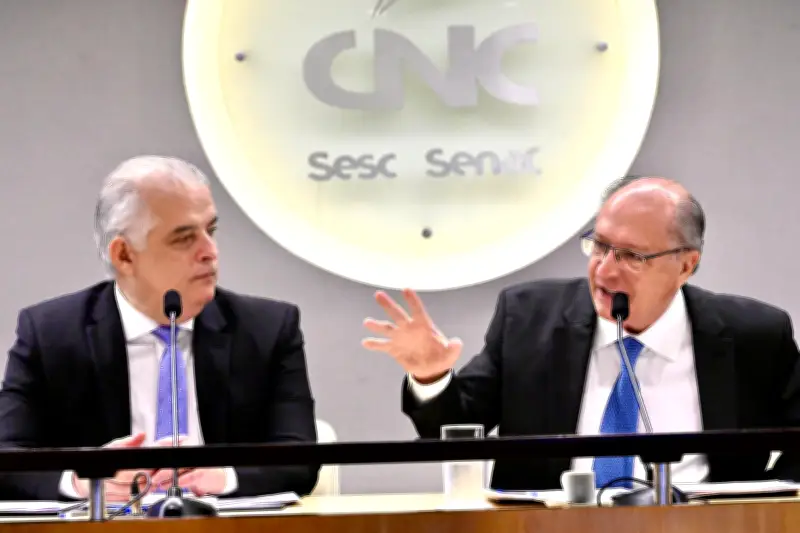 Lula se reúne com França e articula indicação de ex-ministro para vice de Haddad