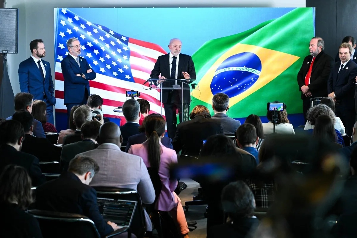 Lula afirma que Trump não mencionou PIX em reunião e brinca: 'Espero que um dia ele faça um'