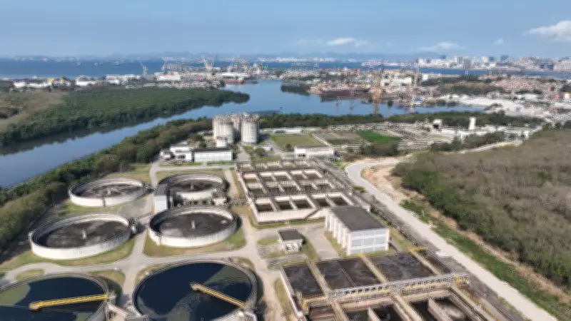 Maior retirada de esgoto da história da Baía de Guanabara