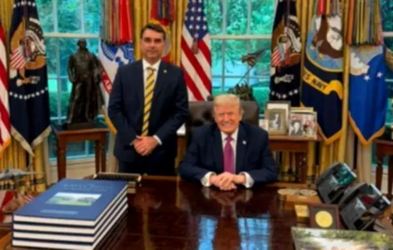 Maioria vê encontro de Flávio Bolsonaro com Trump como neutro, diz pesquisa